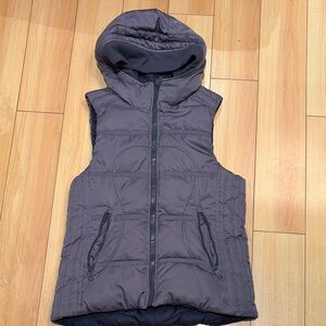 Lululemon Athletica Vintage Gray Reversible Puffer Vest size 6 Small